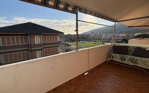 La Casa di Viviana Terrace, Close to the Beach: Appartement, Balkon, Schaduw, Condominium, Daylighting, Luifel, Outdoor Structuur