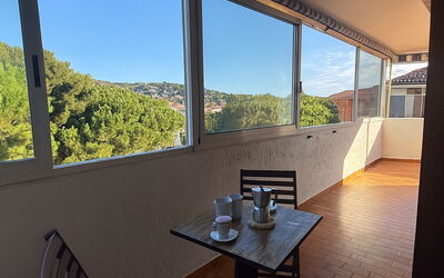 La Casa di Viviana Terrace, Close to the Beach: Meubilair, Verdieping, Hardwood, Beits, Stoel, Balkon, Houten Vloer, Eco Hotel, Daylighting, Dek