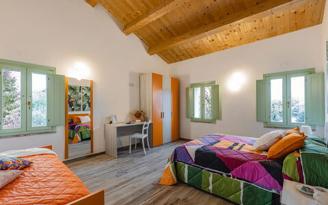 Zena Suite: Interieur Ontwerp, Plafond, Flooring, Verdieping, Huis, Meubilair, Kamer, Slaapkamer, Appartement, Bed