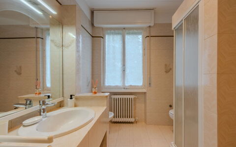 Ca dei Noni: Flooring, Loodgieterswerkinrichting, Muur, Interieur Ontwerp, Verdieping, Badkamer, Wastafel In De Badkamer, Wastafel, Kraan, Kamer