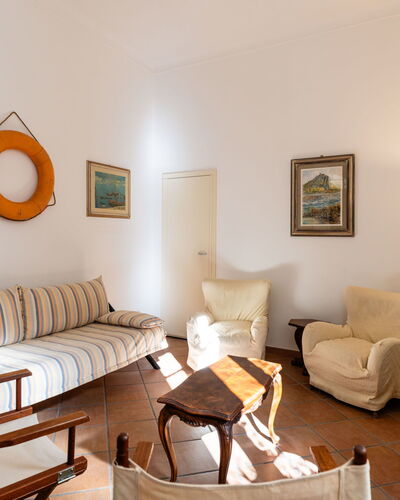 Villa Adriana: Meubilair, Interieur Ontwerp, Flooring, Muur, Verdieping, Hout, Fotolijst, Kamer, Bankstel, Woonkamer