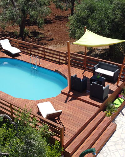 Villa Antony: Hout, Zwembad, Meubilair, Buitenmeubels, Beits, Dek, Toevlucht, Schaduw, Stoel, Hardwood