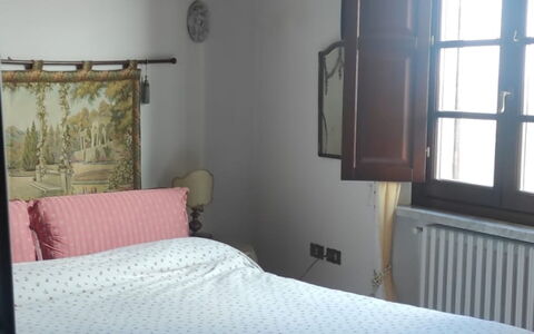 Villa Luce San Miniato: Bed, Slaapkamer, Bedding, Laken, Meubilair, Linens, Interieur Ontwerp, Textiel, Verdieping, Bed Frame