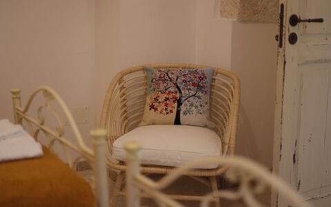 Trulli Retreat, Pool, Locorotondo: Meubilair, Interieur Ontwerp, Hout, Stoel, Kamer, Verdieping, Comfort, Woonkamer, Beits, Kussen Gooien