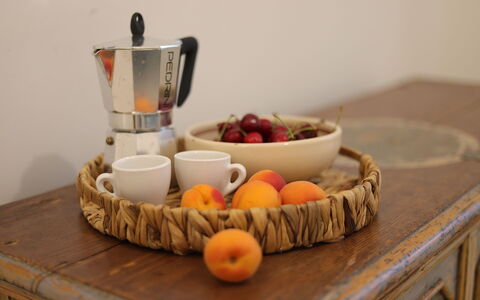 Trulli Retreat, Pool, Locorotondo: Tableware, Serveware, Kop, Drinkware, Dishware, Toestel Van De Keuken, Small Appliance, Ingrediënt, Voedsel