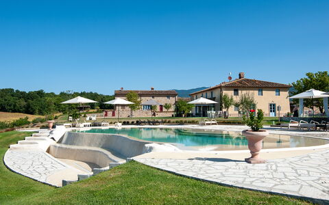 Le Tre Virtù Luxury Relais, Private Pool, Mugello: Landgoed, Zwembad, Buitenmeubels, Landscaping, Waterpartij, Villa, Hacienda, Toevlucht, Badplaats, Paraplu