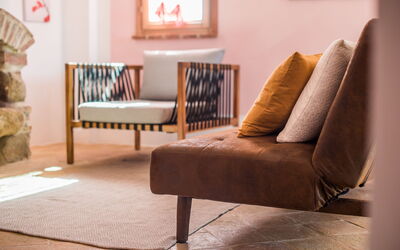Chalet Cigno: Meubilair, Interieur Ontwerp, Hout, Bankstel, Flooring, Textiel, Verdieping, Kussen, Woonkamer, Kussen Gooien