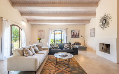 Villa Falco: Meubilair, Muur, Interieur Ontwerp, Bankstel, Flooring, Verdieping, Woonkamer, Huis, Tafel
