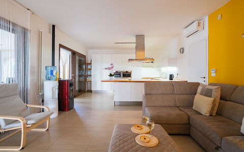 Apulia Retreat: Meubilair, Interieur Ontwerp, Flooring, Verdieping, Bankstel, Muur, Kamer, Hout, Plafond, Woonkamer