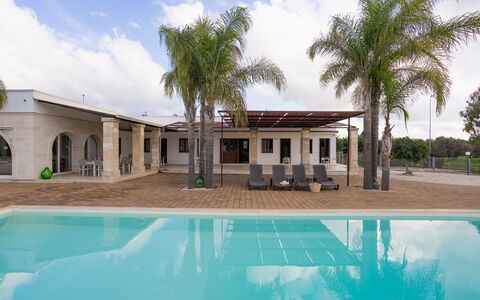 Apulia Retreat: Zwembad, Toevlucht, Schaduw, Landgoed, Hacienda, Eco Hotel, Villa, Landscaping, Binnenplaats