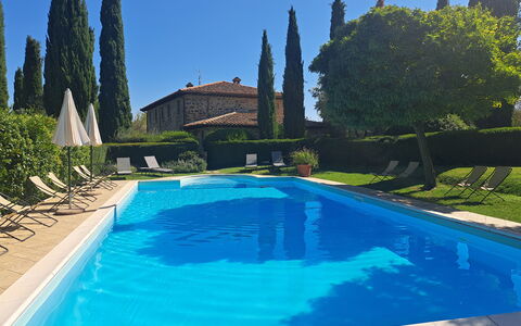 Podere Peteglia: Zwembad, Blauw, Toevlucht, Thermae, Tuin, Landscaping, Hacienda, Eco Hotel, Landgoed, Buitenmeubels