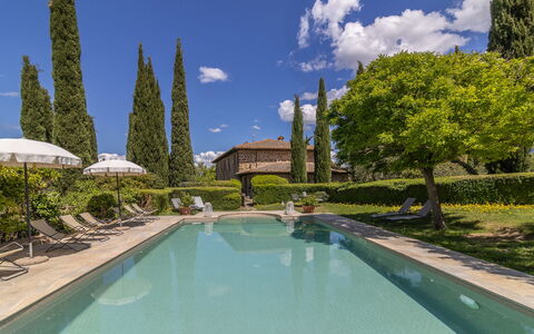 Podere Peteglia: Struik, Tuin, Zwembad, Haag, Landscaping, Landgoed, Hacienda, Eco Hotel, Villa, Binnenplaats