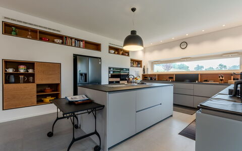 Cuadrat: Meubilair, Countertop, Keuken, Interieur Ontwerp, Toestel Van De Keuken, Cabinetry, Flooring, Verdieping, Lichte Inrichting, Huishoudapparatuur