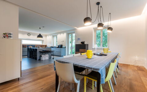Cuadrat: Meubilair, Interieur Ontwerp, Flooring, Lichte Inrichting, Hout, Keuken En Eettafel, Plafond, Stoel, Eetkamer, Tafel