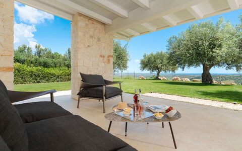 Villa Netina: Meubilair, Stoel, Buitenmeubels, Schaduw, Keuken En Eettafel, Tuin, Koffietafel, Landscaping, Ontwerp, Armleuning