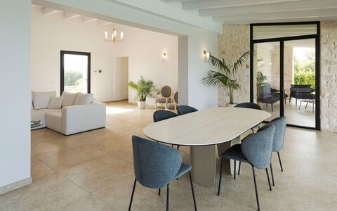 Villa Netina: Meubilair, Interieur Ontwerp, Flooring, Verdieping, Muur, Tafel, Hout, Stoel, Keuken En Eettafel, Eetkamer