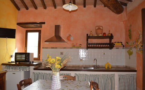 Agriturismo Bellavista, Private Pool, Val D'Orcia: Meubilair, Interieur Ontwerp, Hout, Flooring, Kamer, Verdieping, Plafond, Huis, Stoel, Keuken