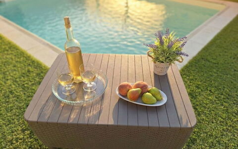 Posada 10: Meubilair, Buitenmeubels, Tuin, Buitentafel, Beits, Gazon, Backyard, Stoel, Hardwood, Werf