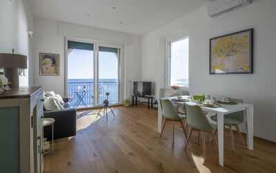 La Casa di Martina, Orizzonte Mare: Meubilair, Flooring, Verdieping, Hout, Interieur Ontwerp, Tafel, Stoel, Keuken En Eettafel, Zee, Houten Vloer