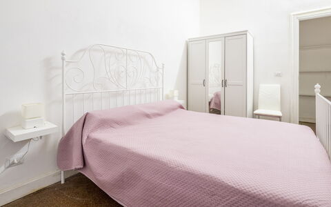 La Casa di Bruno, Terrace, in the Heart of Genova: Bed, Slaapkamer, Bedding, Laken, Meubilair, Muur, Interieur Ontwerp, Verdieping, Flooring, Linens