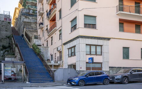 La Casa di Bruno, Terrace, in the Heart of Genova: Gebouw, Dag, Stad, Stedelijk Gebied, Woongebied,  Dorf\, Appartement, Buurt, Architectuur, Straat