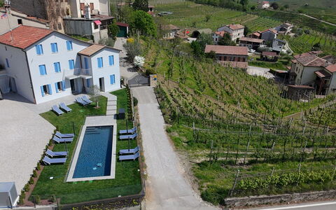 Villa Valdobbiadene Pool Spa: Buitenmeubels, Vrije Tijd, Stoel, Zwembad, Villa, Kamerplant, Buitentafel, Fles