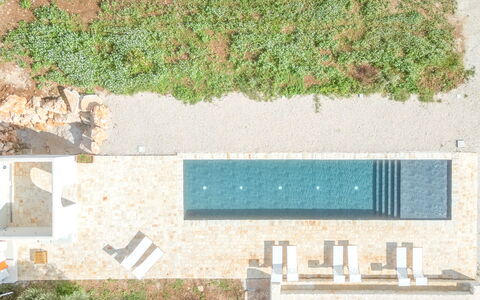 Terracorte Villa: Samengesteld Materiaal, Beton, Natuurlijk Materiaal, Zwembad, Gang, Plank