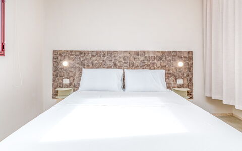 Terracorte Villa: Interieur Ontwerp, Verdieping, Slaapkamer, Linens, Bedding, Bed, Loodgieterswerkinrichting, Hotel, Laken