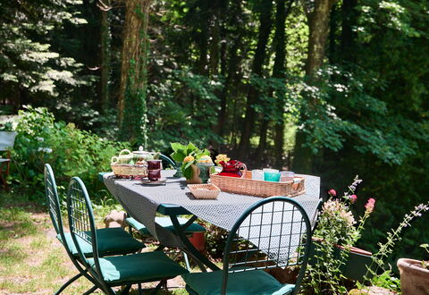 Il Gallinaio, Vivo D'Orcia: Meubilair, Buitenmeubels, Buitentafel, Tuin, Plantengemeenschap, Stoel, Groundcover, De Lente, Backyard, Tafelkleed