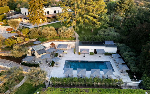 Villa Bocchi: Zwembad, Tuin, Vrije Tijd, Landscaping, Landgoed, Toevlucht, Ontwerp, Backyard, Eco Hotel, Paraplu