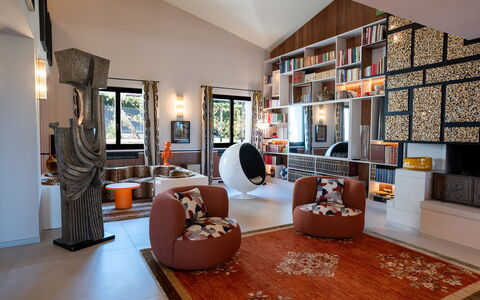 Villa Bocchi: Meubilair, Interieur Ontwerp, Flooring, Hout, Woonkamer, Verdieping, Verlichting, Plafond, Kamer, Huis
