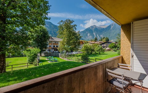 Pinzolo 205: Bergketen, Heuvel Station, Vallei, Alpen, Bergdorp, Ridge, Gazon, Eco Hotel, Balkon, Massif