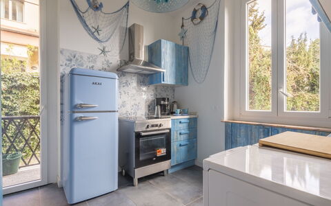 Focaincontromano Seaview, Genova: Major Appliance, Keuken, Toestel Van De Keuken, Interieur Ontwerp, Flooring, Meubilair, Verdieping, Huishoudapparatuur, Koelkast, Cabinetry