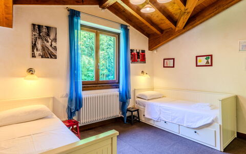 Dervio 623: Huis, Huis, Meubilair, Slaapkamer, Bed, Hotel, Bedding, Slaapzaal, Fotolijst