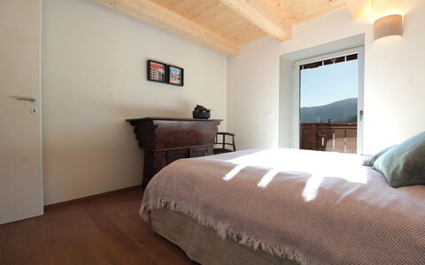 Casa Tomà Mountain View Cortina: Meubilair, Interieur Ontwerp, Slaapkamer, Bed, Flooring, Hout, Verdieping, Laken, Bedding, Plafond