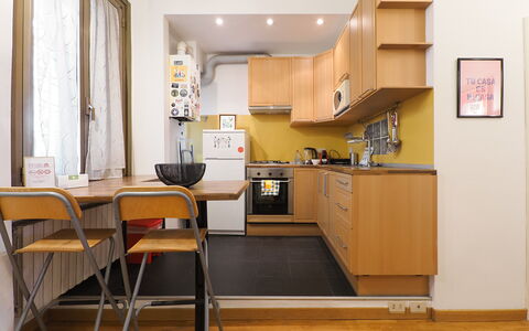 Suite Meda: Meubilair, Toestel Van De Keuken, Keuken, Major Appliance, Countertop, Interieur Ontwerp, Flooring, Cabinetry, Hout, Verdieping