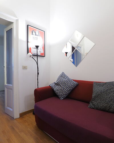 Suite Meda: Meubilair, Muur, Interieur Ontwerp, Flooring, Verdieping, Hout, Kamer, Appartement, Bankstel, Woonkamer