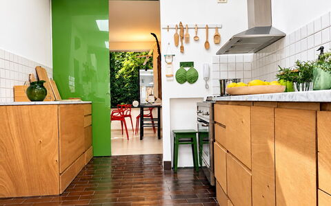 Portofino – Private Sea Access & Car-Free Luxury H: Keuken, Flooring, Meubilair, Interieur Ontwerp, Hout, Countertop, Toestel Van De Keuken, Geel, Verdieping, Cabinetry