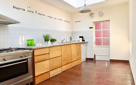 Portofino: Flooring, Keuken, Interieur Ontwerp, Verdieping, Hout, Cabinetry, Countertop, Toestel Van De Keuken, Major Appliance, Meubilair