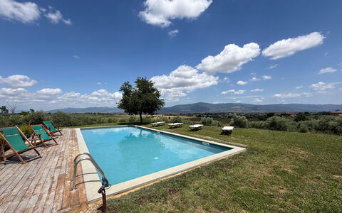 Villa Dedalo: Lucht, Blauw, Landschap, Land Lot, Plain, Zwembad, Plantage, Landgoed, Landscaping, Cumulus