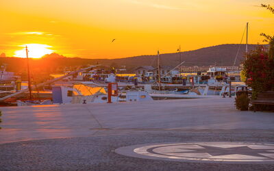 Smeralda Apartment: Lucht, Schemer, Afterglow, Horizon, Zonsondergang, Zonsopkomst, Avond, Jachthaven, Oranje, Zonlicht