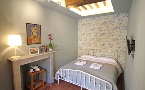 La Casa sulla Piazza: Meubilair, Interieur Ontwerp, Muur, Hout, Slaapkamer, Verdieping, Flooring, Plafond, Bed, Kamer