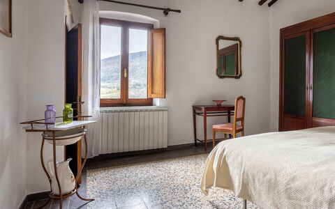 Podere le Lune with Pool, San Gimignano: Interieur Ontwerp, Flooring, Slaapkamer, Verdieping, Meubilair, Bed, Kamer, Plafond, Bed Frame, Bedding