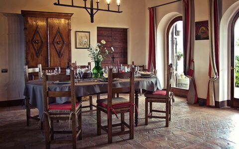 Selvamica: Meubilair, Interieur Ontwerp, Tafel, Flooring, Stoel, Hout, Eetkamer, Verdieping, Keuken En Eettafel, Verlichting