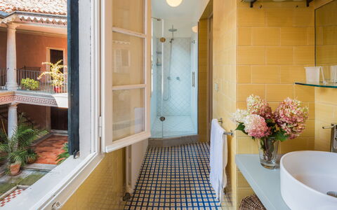 Romantica 16: Interieur Ontwerp, Verdieping, Loodgieterswerkinrichting, Badkamer, Loodgieter, Tegel, Kamerplant, Beits, Ontwerp, Wc Bril