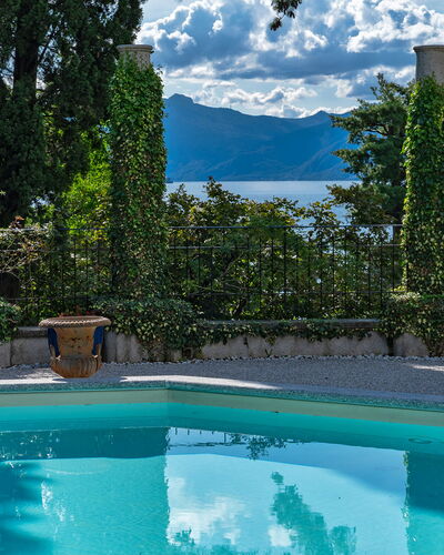 Villa Camilla | Luxury Lake Como Villa with Pool,: Blauw, Zwembad, Schaduw, Eco Hotel, Landscaping, Toevlucht, Evergreen, Tropen, Badplaats