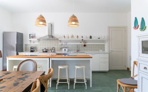 Masseria Ficalindia: Meubilair, Interieur Ontwerp, Keuken, Flooring, Cabinetry, Countertop, Hout, Verdieping, Plafond, Lichte Inrichting