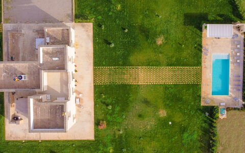 Masseria Ficalindia: Zwembad, Land Lot, Tuin, Gazon, Landgoed, Landscaping, Kunstgras, Toevlucht, Backyard, Ontwerp