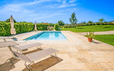 Masseria Ficalindia: Zwembad, Buitenmeubels, Flagstone, Toevlucht, Samengesteld Materiaal, Tuin, Schaduw, Landscaping, Tegel, Eco Hotel