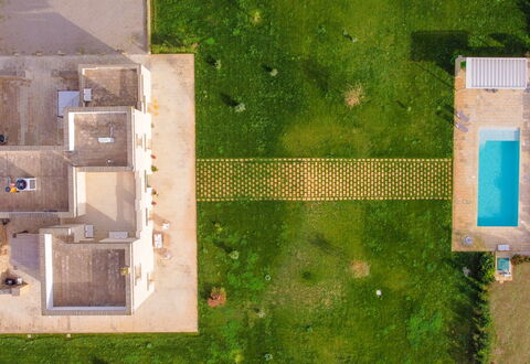 Masseria Ficalindia: Zwembad, Land Lot, Tuin, Gazon, Landgoed, Landscaping, Kunstgras, Toevlucht, Backyard, Ontwerp